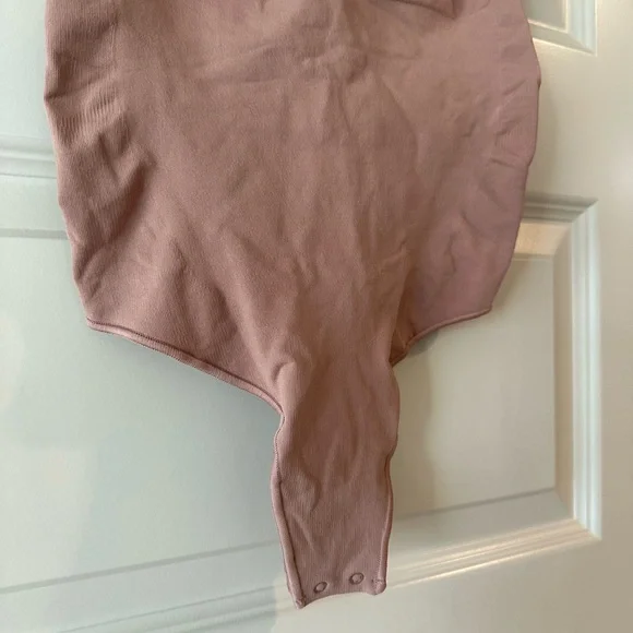 SKIMS Seamless Sculpted Thong Bodysuit w/ low back in Dark Nude - Picture 4 of 7